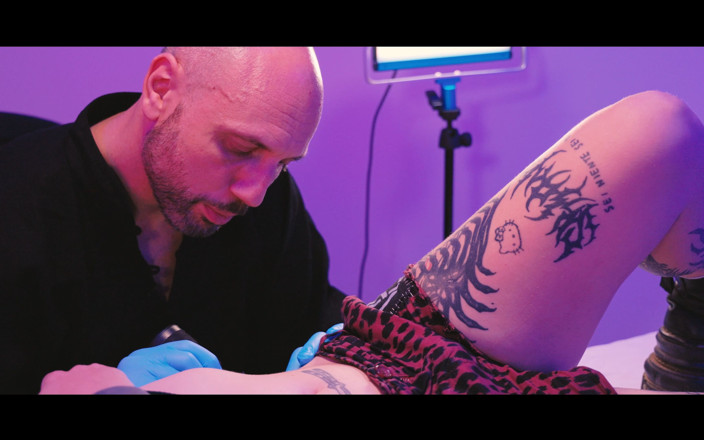 Alex Deneb Productions: Trójkąt tatuażowy – Trójkąty między tatuatorem a młodą parą