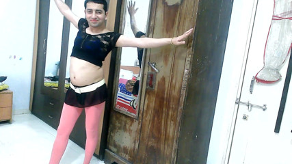 Cute & Nude Crossdresser: Симпатичный кроссдрессер-сисси фембой Sweet Lollipop в симпатичной маленькой одежде.