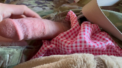 Gay Soldier Stuff: Tentara mesum lagi asik ngocok kontol sambil pakai boxer merah...