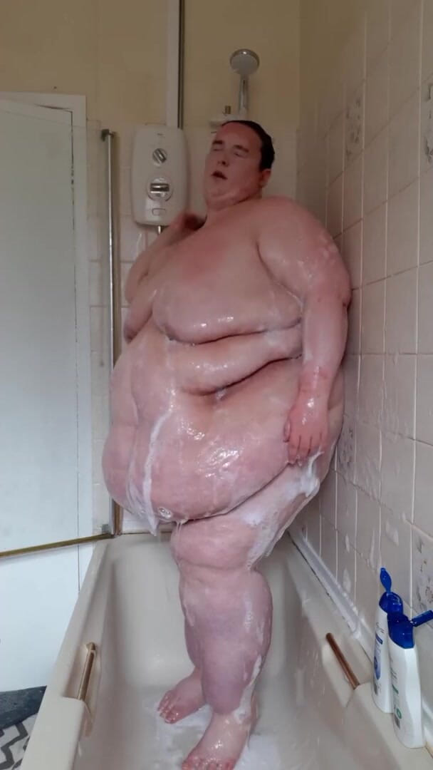 SSBBWLadyBrads: Duża gruba bogini myje się