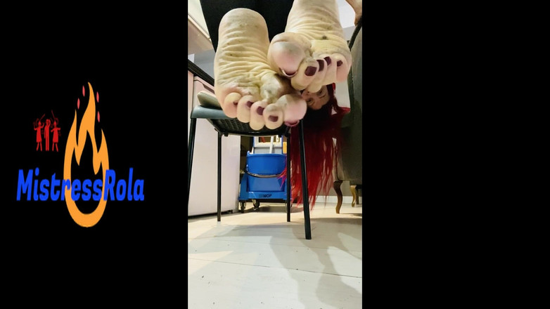 Mistressrola: Kaki kotor pengen dijilat