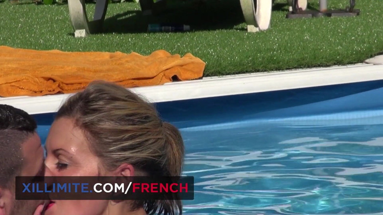 French girls at work: Analsex rund um den pool