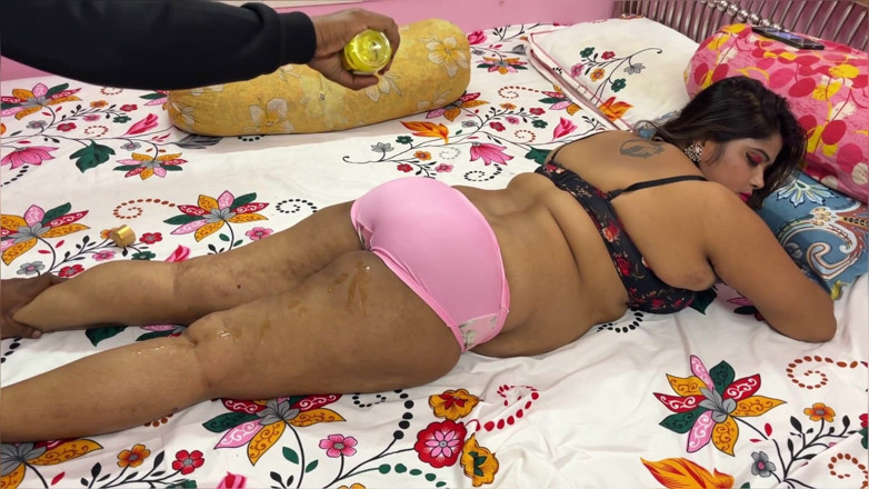 Horny Rose: कामुक सौतेली मम्मी खुद को नियंत्रित नहीं कर सकी