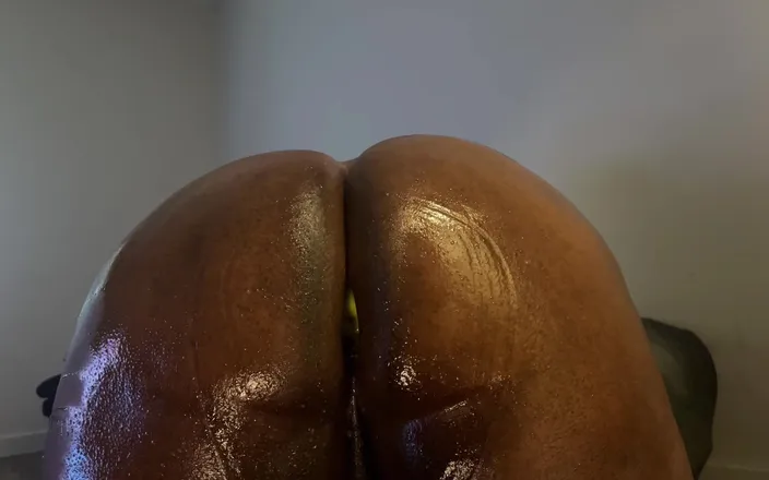 Gia Adams: Objects in My Ass