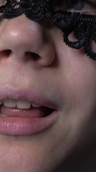 Catwoman Bawi Się Myszą W POV