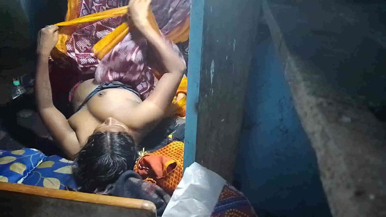 Desi palace: Bhabhi seksi panas India berkongkek