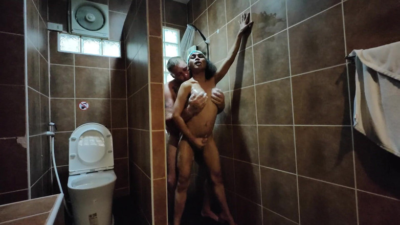 Jimbob Star Trans: Jimbob y Moana follan en la ducha