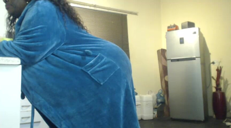 Legendary Booty Overdose: Bella donnona arrapata essendo cattiva nelle sue corde sexy