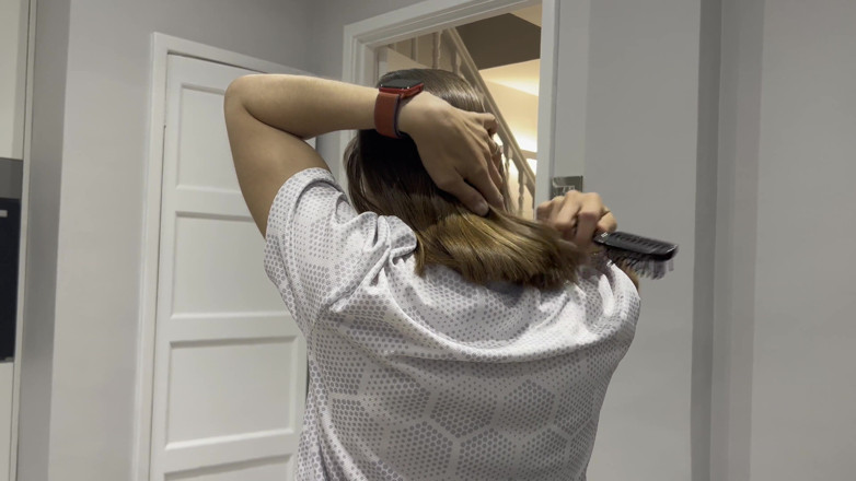 Wamgirlx: Spazzolatura dei capelli