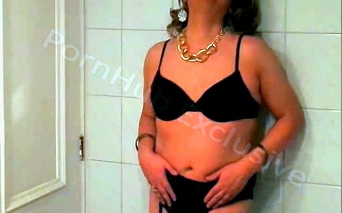 HectorChile1969: Зрелая кроссдрессер Fernanda в нижнем белье