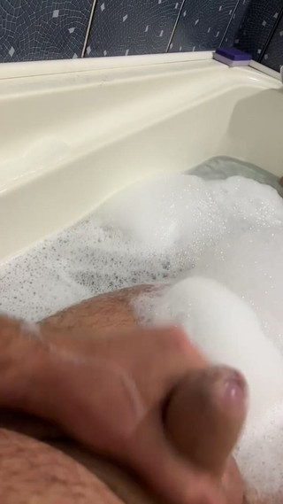 Erni: Walonko in the bathtub