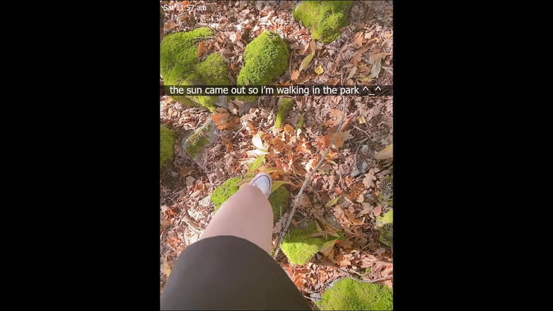 Jolie Lyon: Fidanzata esibizionista fa pipì diario perverso