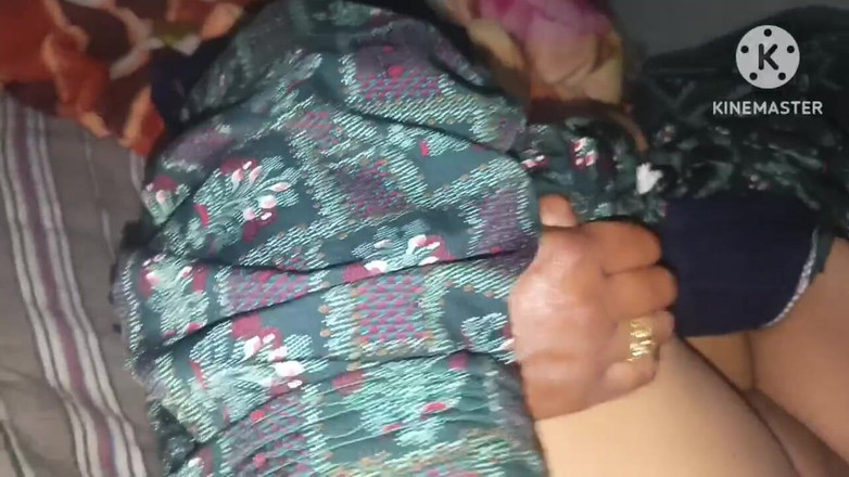 Savita5343: 義理の妹の膣にペニスを入れた