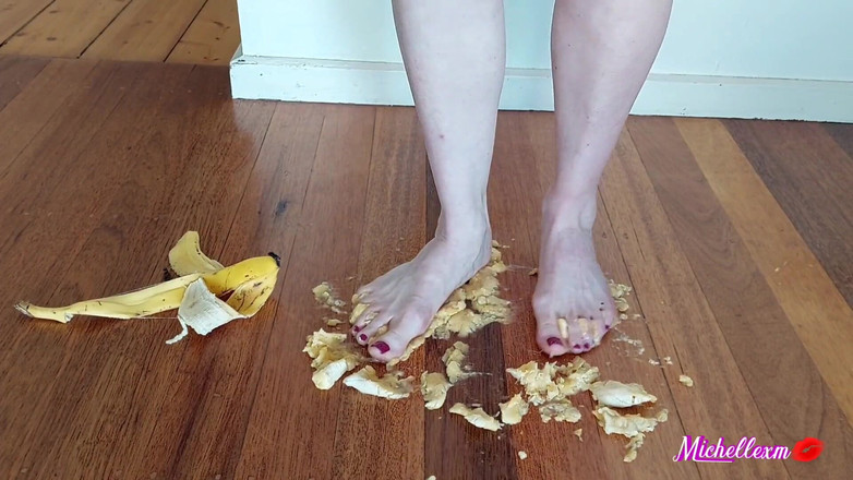 Michellexm: Kaki memancut pisang