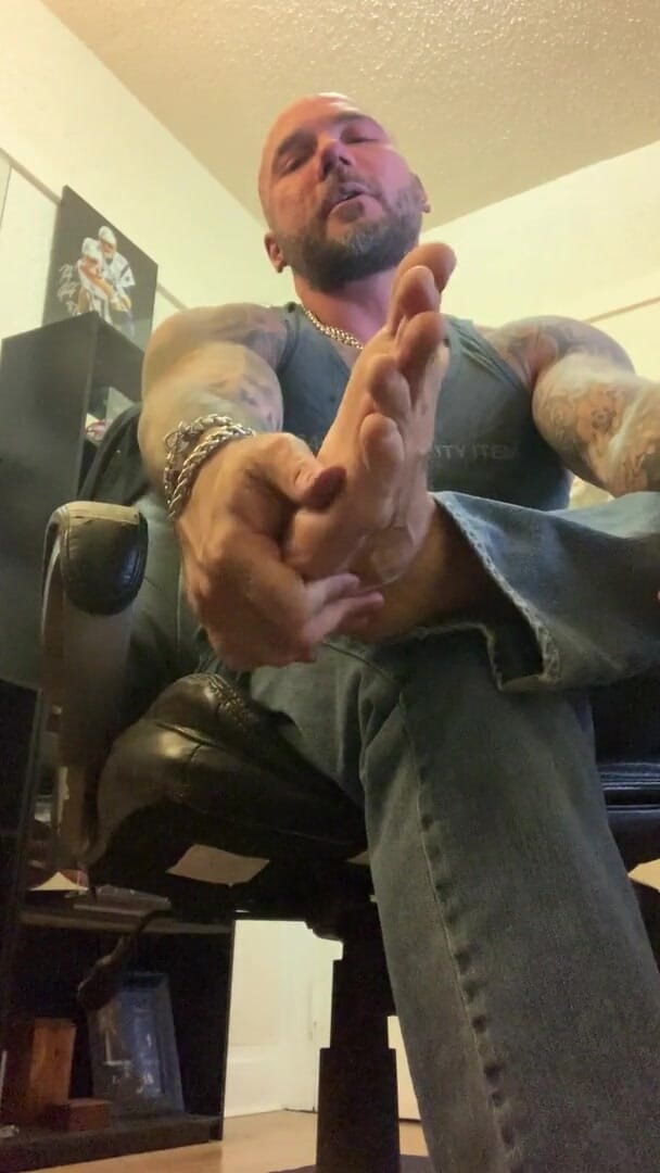 MasculineJason - Jason Collins: Foot Master Domination and JOI and Cigar!