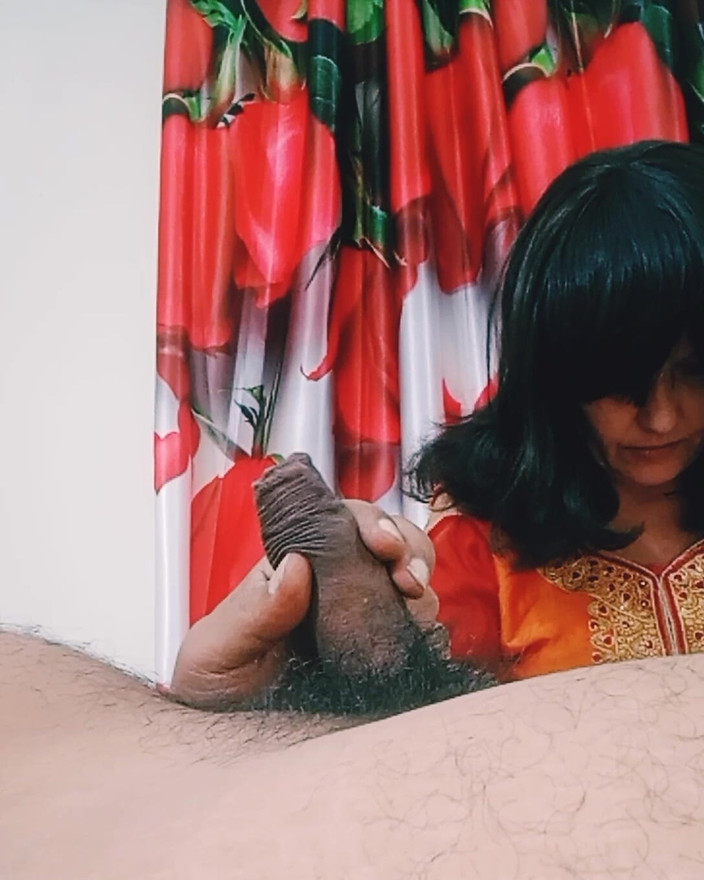 Bolly Karma: 情熱的な遊び心のあるセックスシーンで魅惑的なホットな美女