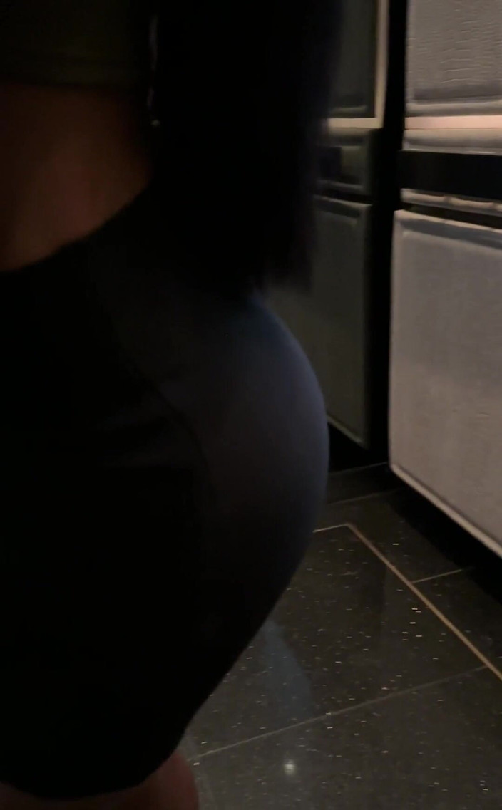 Miss Lexa: Être une salope dans l’ascenseur Oui je sais qu’il y...