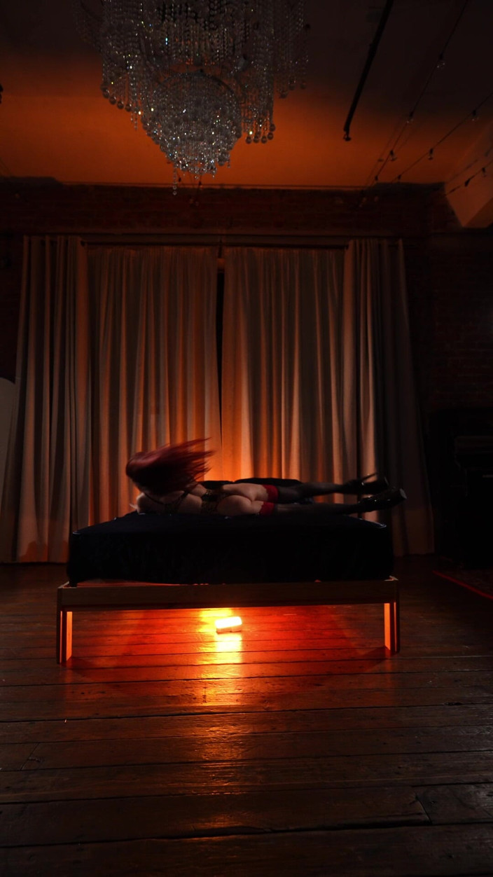 Renata Fox: Найгарячіший танець прямо на ліжку