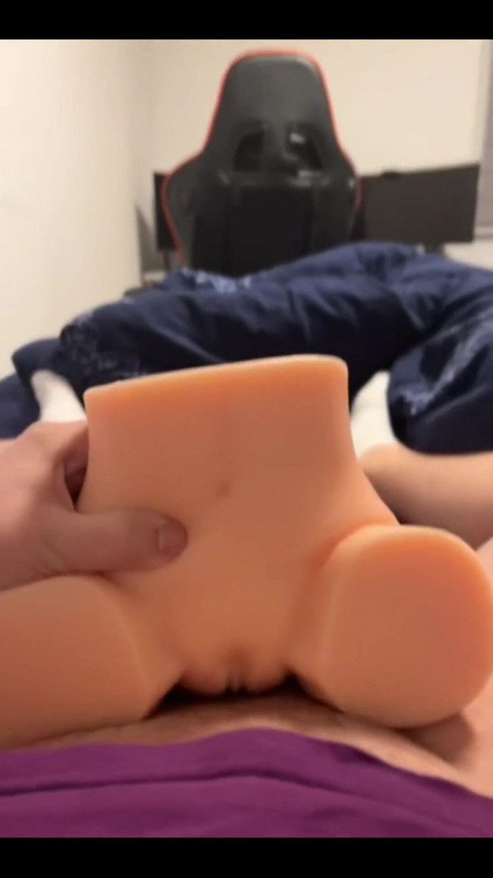 Hotlover1995x: Bušení kundičky s hračkami