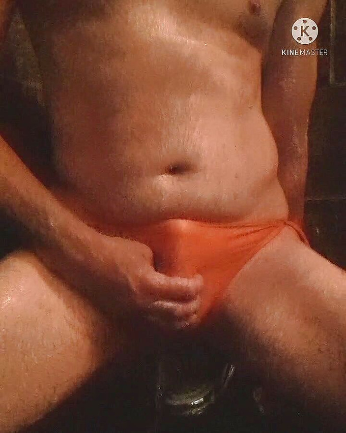 Madaussiehere: Sexiga orange bikini bottnar sperma i duschen med mig