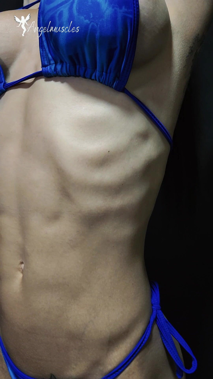 Angelmuscles: मेरी पसलियों को लटकाना बाहर की ओर चिपक जाता है