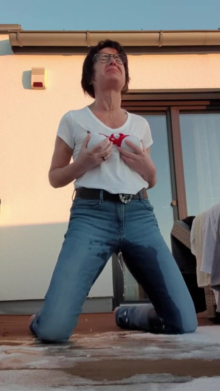 JulieEroticDress: Squirt in Jeans on Balcony