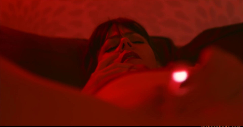 Iris Keenkade: Senzual în roșu