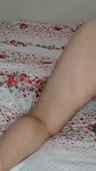 Sodomie profonde extrême avec un gros gode slink. Un énorme plug anal de 45 cm baise le gros cul de mon copain