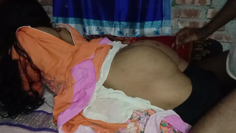 Deshi women: First Time Sex My College Girlfriend Comes to My House...