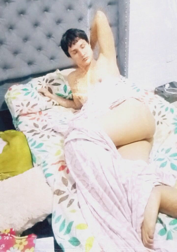 femboyass469: Altes Video, Jemand Filmt Mich Nackt Und Mein Schwanz Wird...