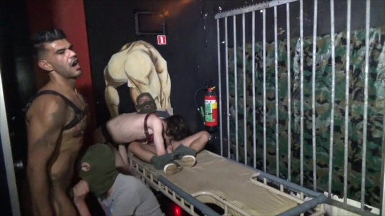 Gaybareback: Kumpulan pesta seks besar dalam Web pelayaran
