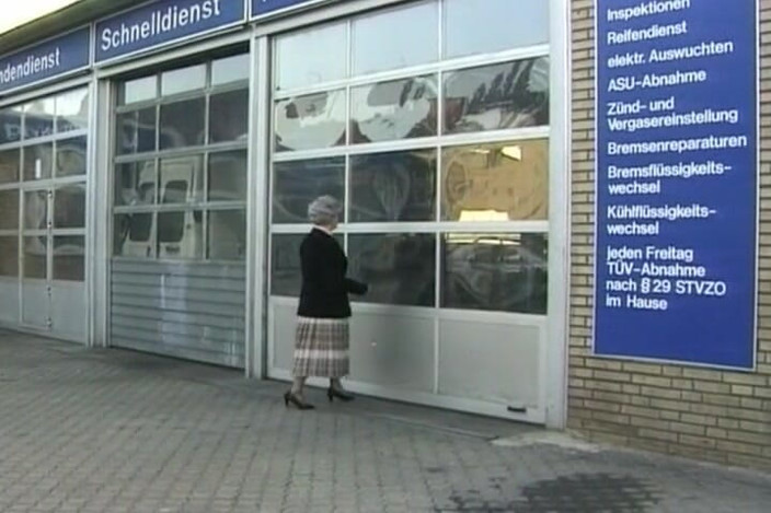 German's Fat and Old Ladies: Solo German Granny Likes to Finger Her Cunt