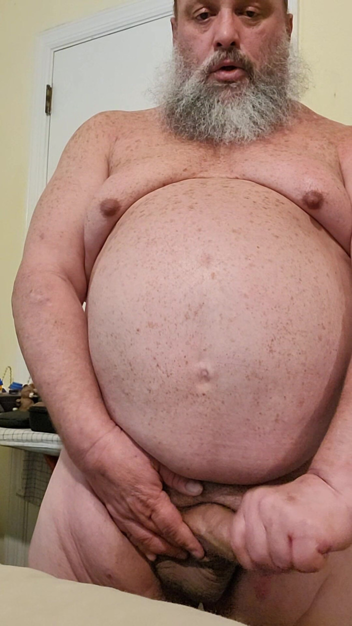 GeneWadexxx: Медведь Gene Wade подрачивает его большой член и кончает