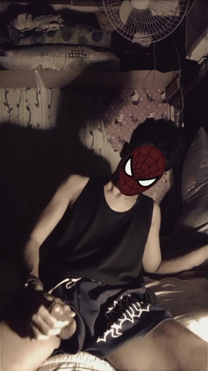 Sunflower Baby 69: Masturbarsi mentre è solo in camera