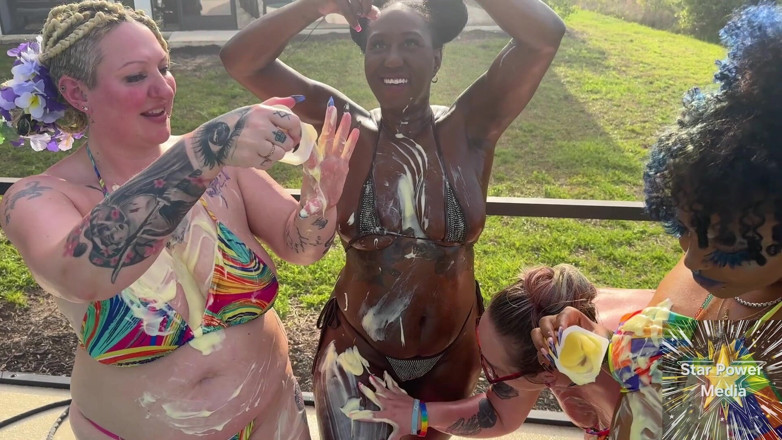 Savanna star: Playtime: Savanna, Giana, Bleu И Livie Get Messy