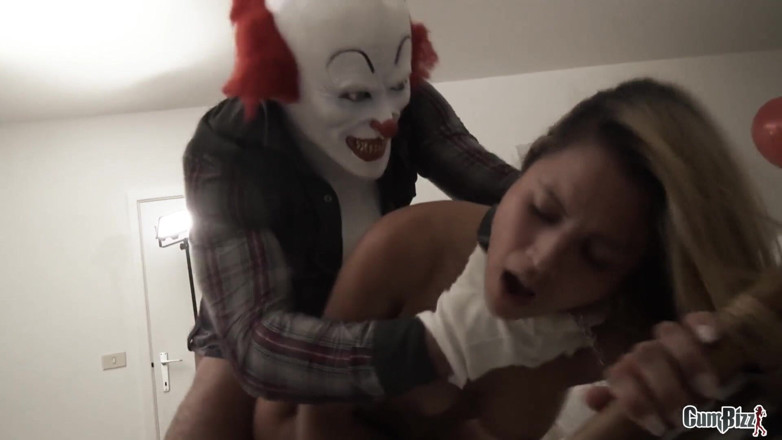 Cumbizz: Gagică asiatică supusă anal