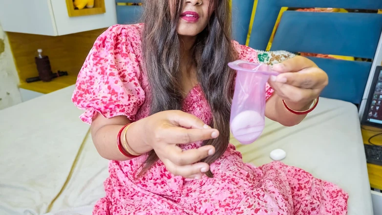 pinki_cute: 美丽的德西喀拉邦哥点了女性避孕套，并被送货员性交。