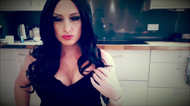 Mellisa Bell: Dressed up and playing in the kitchen
