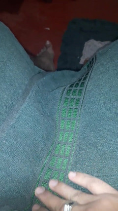 Soni Deo: Seorang pria menunjukkan kontolnya