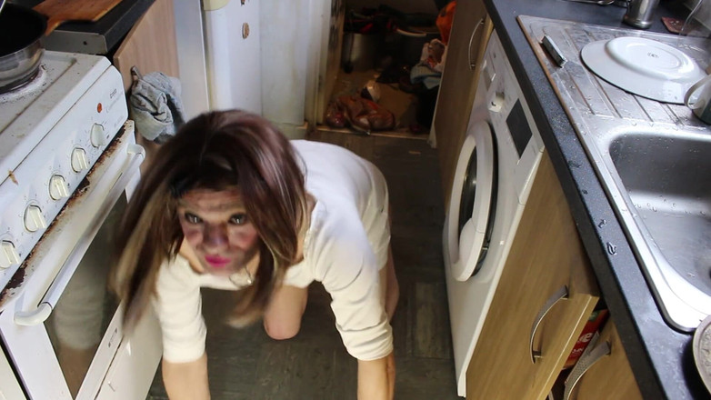 Lilly Disgrace: Barriendo el piso