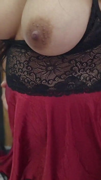 在裸体视频通话中抓到继妹