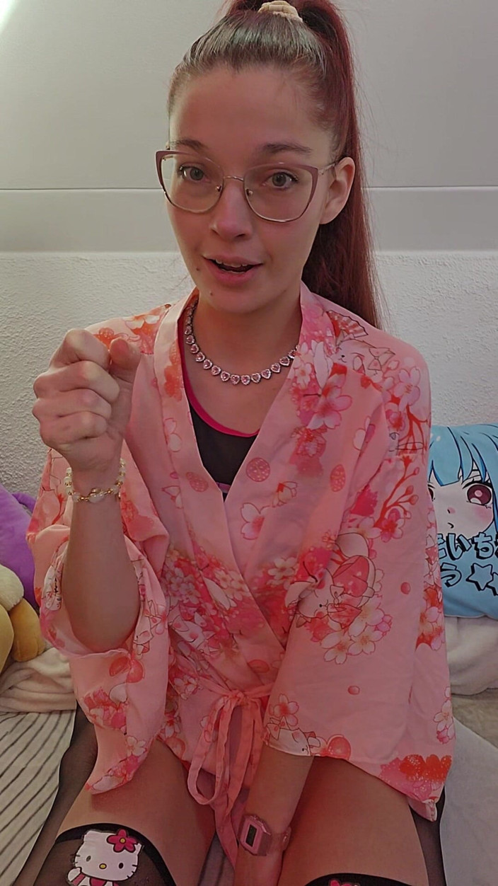 petitesubkitten: Ahegao JOI - holländerin führt ihre Schläge mit gekreuzten augen und...