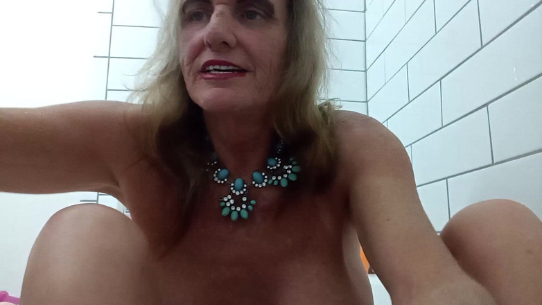 Lizzy Yum: Lizzy Yum sd febrero 2026 post op travesti masturbándose consolador dilatado...