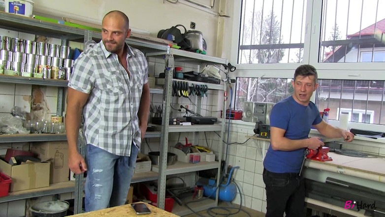 Bi Hard: Bisexual threesome in workshop