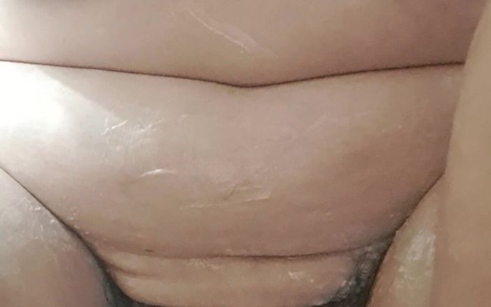 Mommy big hairy pussy: Ngecuci memek berbulu ibu tiri