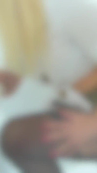 Rubia milf puta lechera Francessca Kitten consigue gangbang en el gloryhole