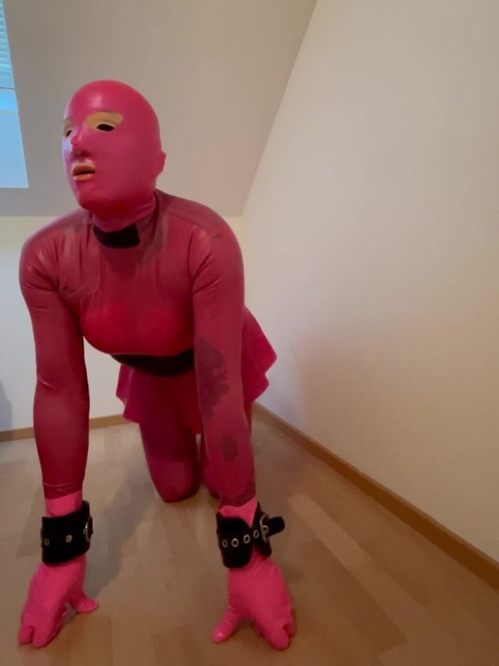 PervyLara: Розовая каучуковая кукла сисси рабыни FullRubber, три латексных слоя