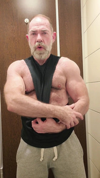 Hairy Muscle Guy Shows off and Jerks off