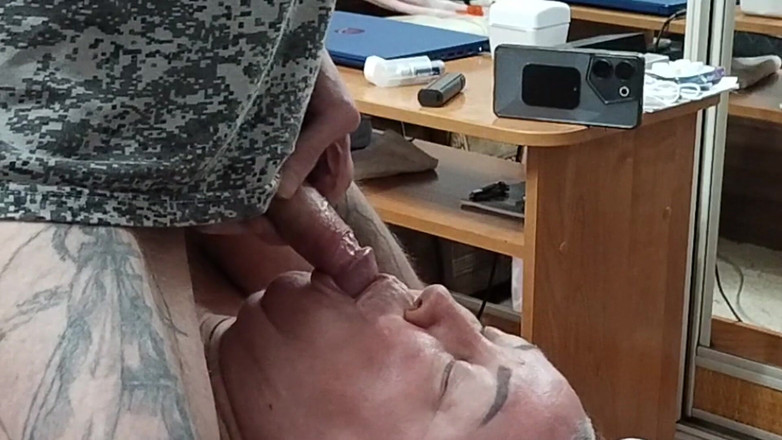 Zona901: Mi masturbo il cazzo per nutrire di sborra mia suocera