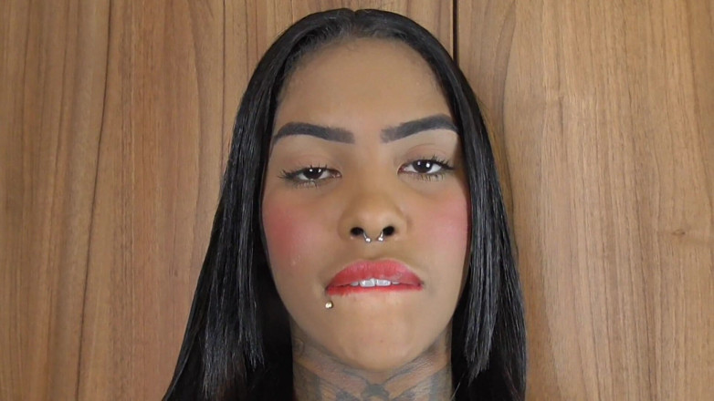 Solo Austria: Ebony Babe Face Fetish!